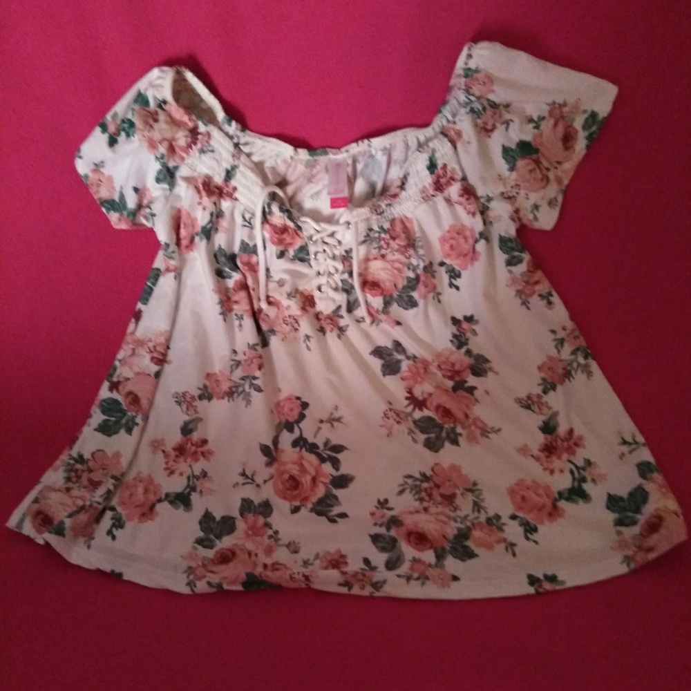 Juniors floral blouse